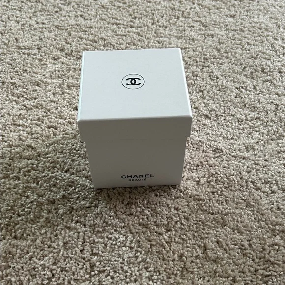 Chanel beauty -Snow globe - Picture 9 of 11